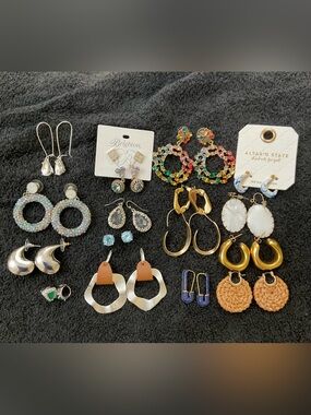 EARRINGS, 17 Pair